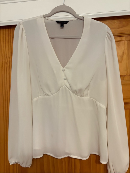 Banana Republic Tops - Banana Republic Cream Crewneck Blouse